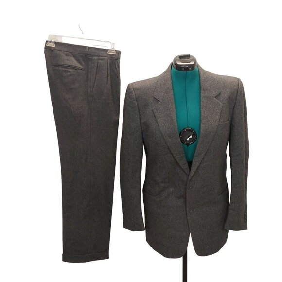Men's Hugo Boss 100% Wool 2 Button 2 Piece Suit Size 50 Charcoal Gray Lined - Picture 1 of 12
